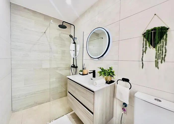 Romantic In Windsor Park Costa Adeje (Tenerife)