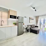 Romantic In Windsor Park אדחה